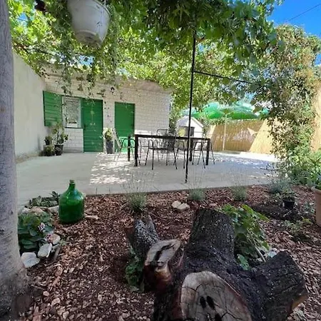 Dom wakacyjny Kucica Uz S Privatnim Dvorom