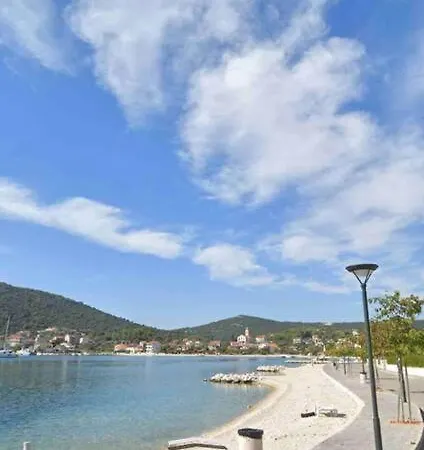 Kucica Uz S Privatnim Dvorom Holiday home