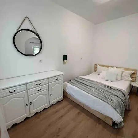 Holiday home Kucica Uz S Privatnim Dvorom Vinisce