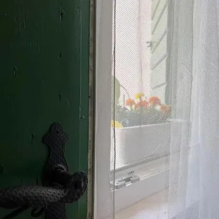 Kucica Uz S Privatnim Dvorom Vinisce
