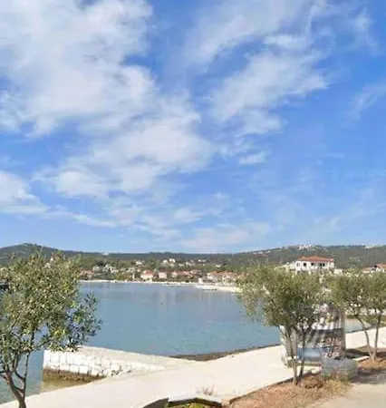 Kucica Uz S Privatnim Dvorom Holiday home *