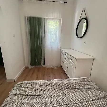 Kucica Uz S Privatnim Dvorom Holiday home Vinisce