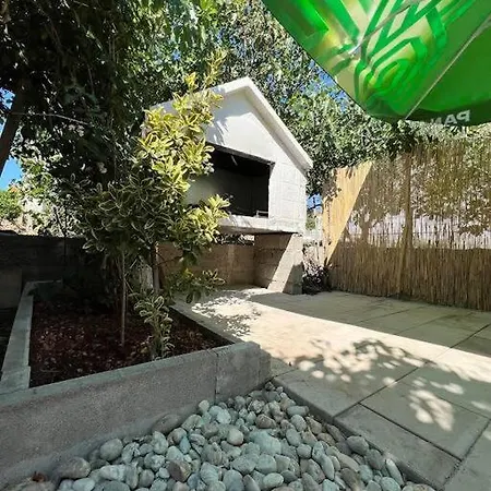 Kucica Uz S Privatnim Dvorom