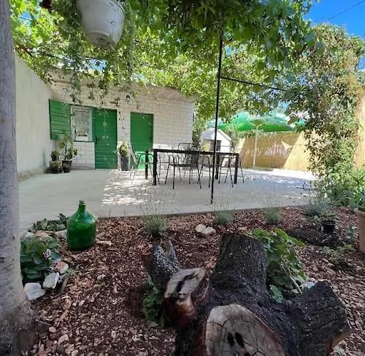 Dom wakacyjny Kucica Uz S Privatnim Dvorom