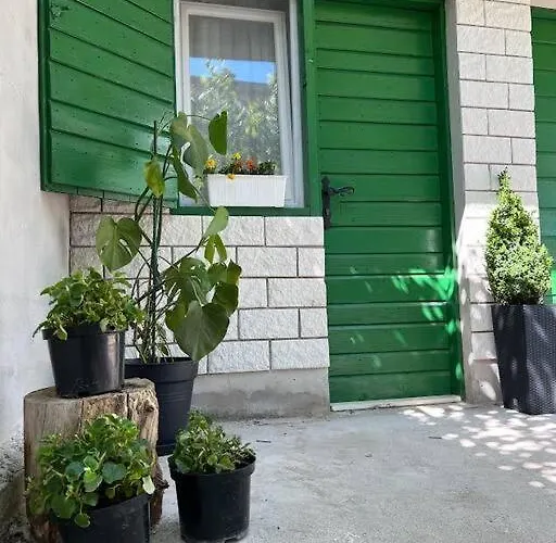 Kucica Uz S Privatnim Dvorom